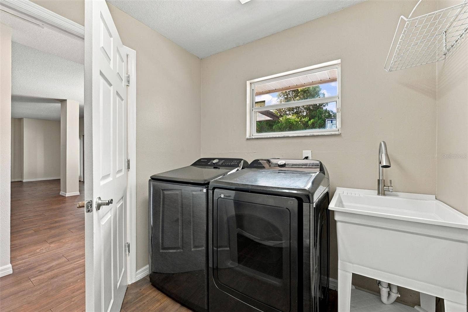 1349 VALLEY PINE CIRCLE, Apopka, FL 32712 Downstairs laundry room with new utility sink and half pool bath access