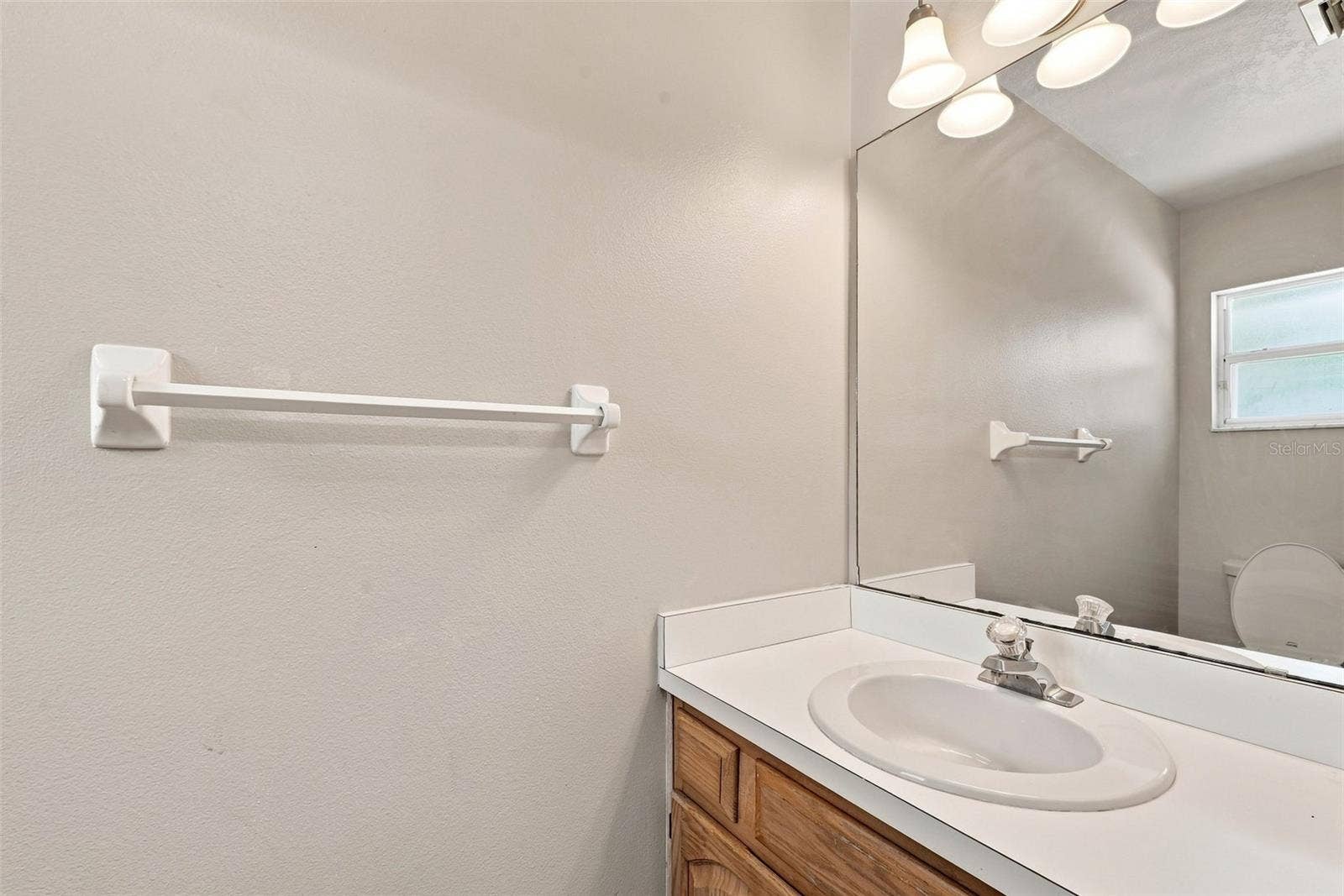 1349 VALLEY PINE CIRCLE, Apopka, FL 32712 Half Pool Bath off Laundry room