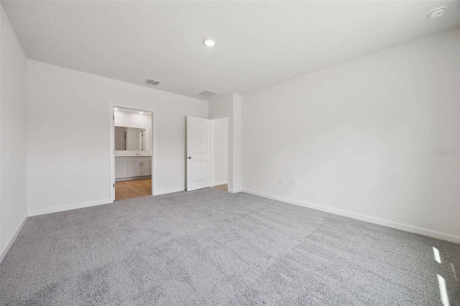4040 BRADBURY WAY, Sanford, FL 32773 4040 BRADBURY WAY, Sanford, FL 32773