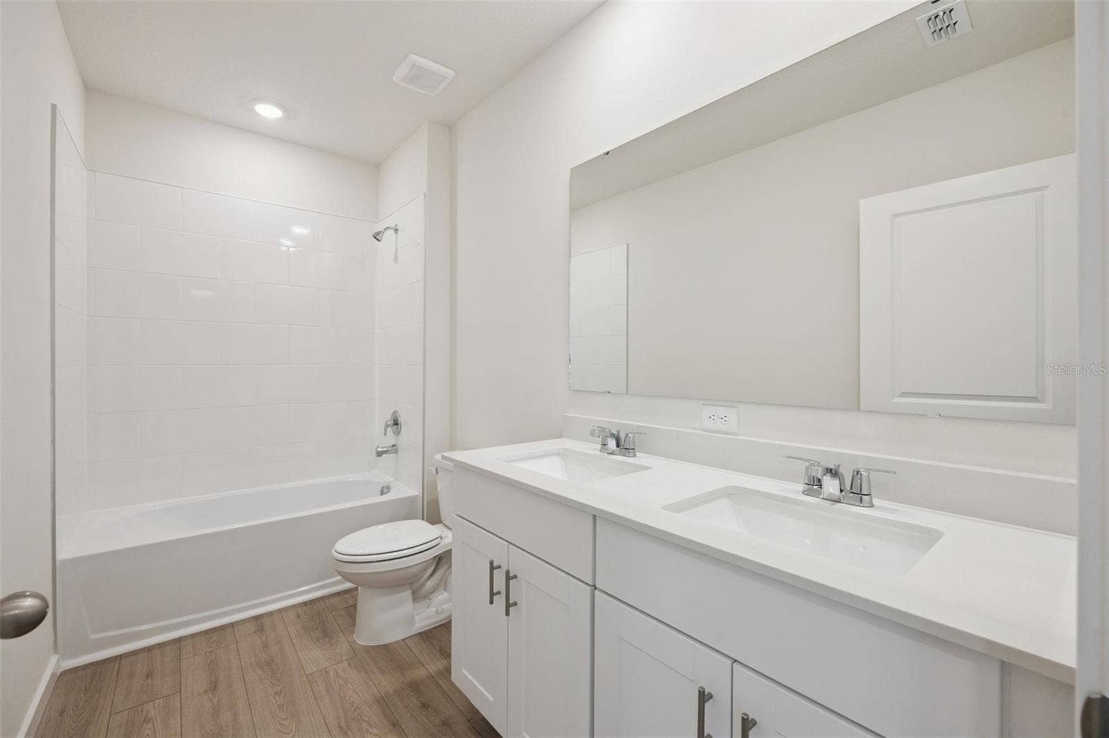 4040 BRADBURY WAY, Sanford, FL 32773 4040 BRADBURY WAY, Sanford, FL 32773