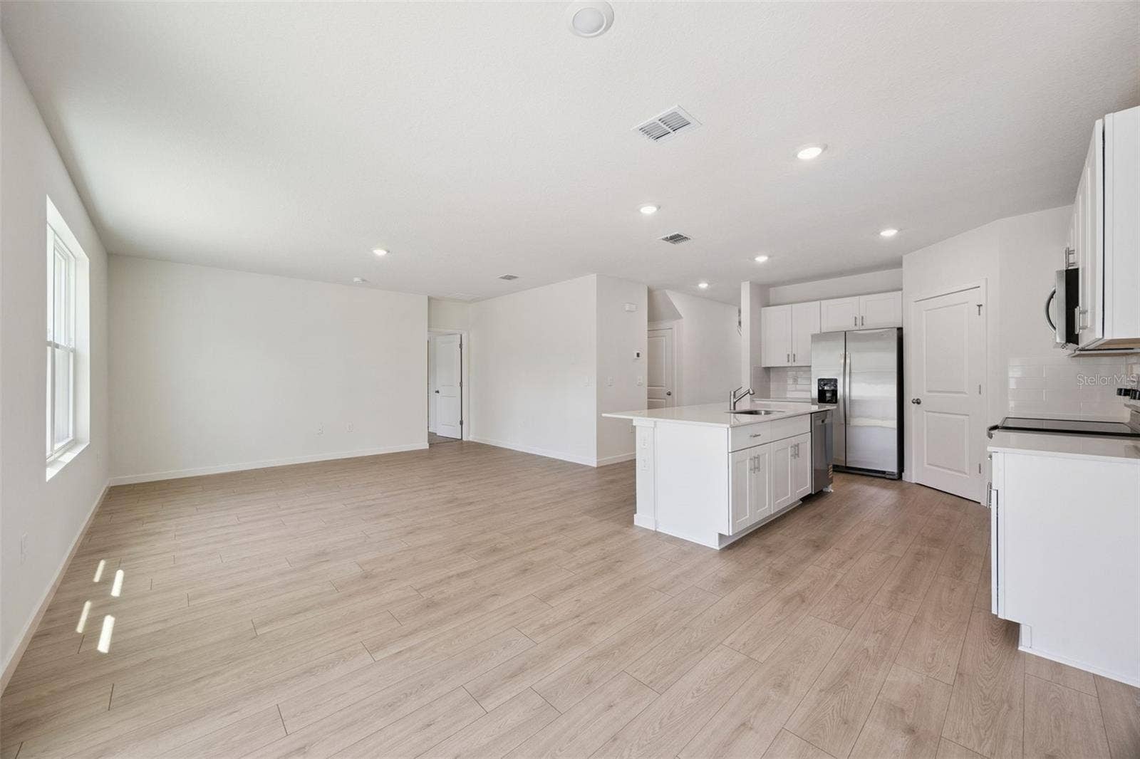 4040 BRADBURY WAY, Sanford, FL 32773 4040 BRADBURY WAY, Sanford, FL 32773