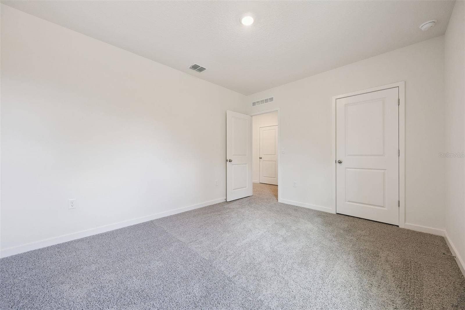 4040 BRADBURY WAY, Sanford, FL 32773 4040 BRADBURY WAY, Sanford, FL 32773