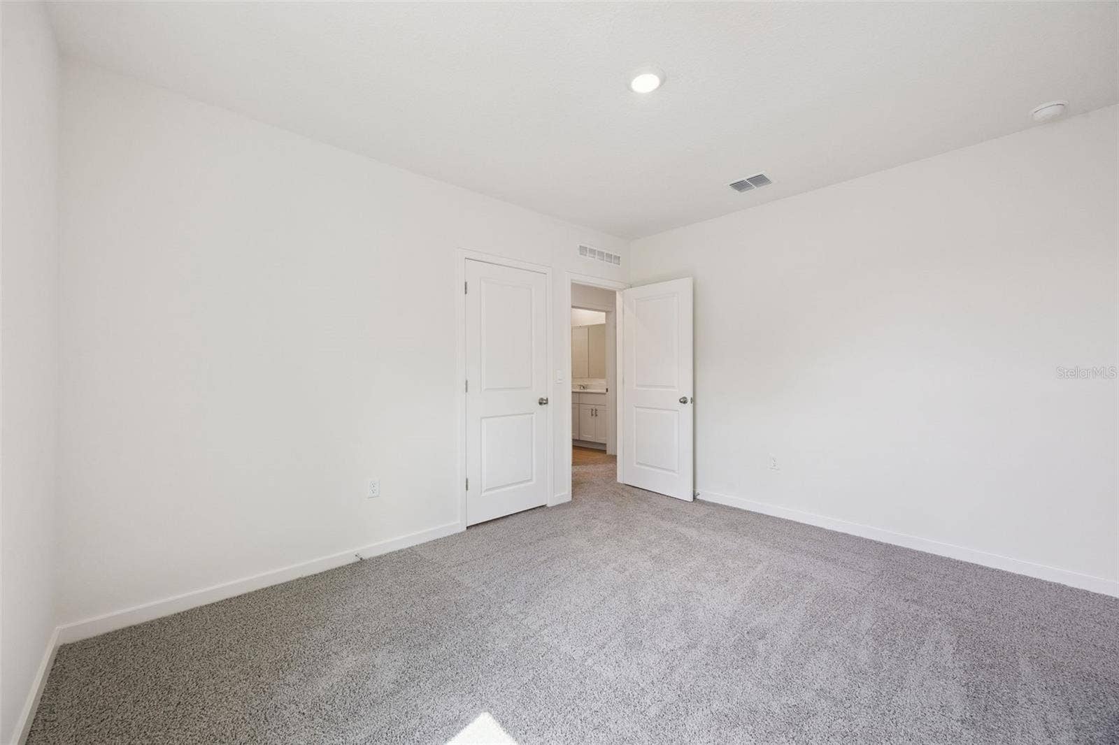 4040 BRADBURY WAY, Sanford, FL 32773 4040 BRADBURY WAY, Sanford, FL 32773