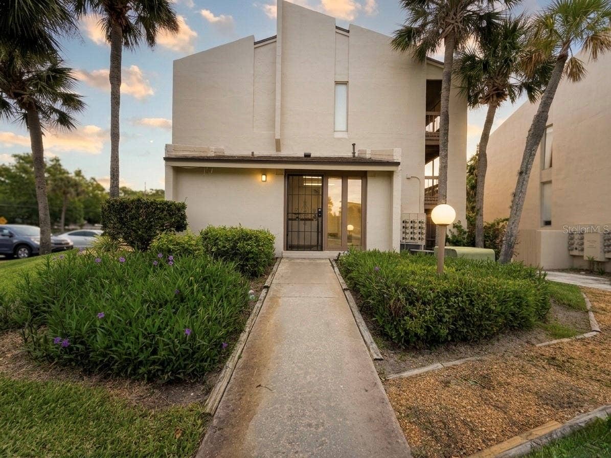 554 ORANGE DRIVE, #15, Altamonte Springs, FL 32701