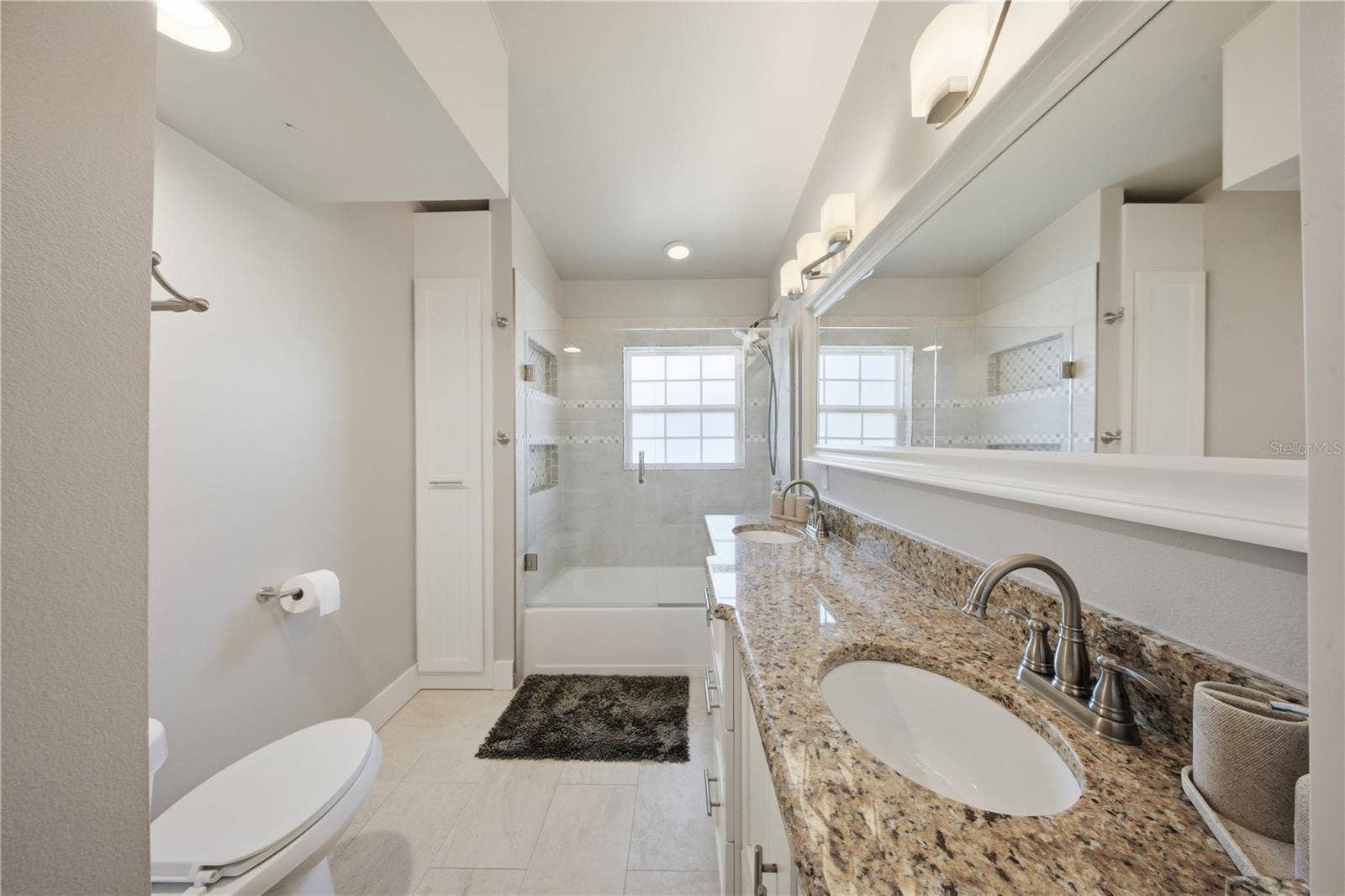 5716 MOONLIGHT CIRCLE, Orlando, FL 32839 Guest Bath