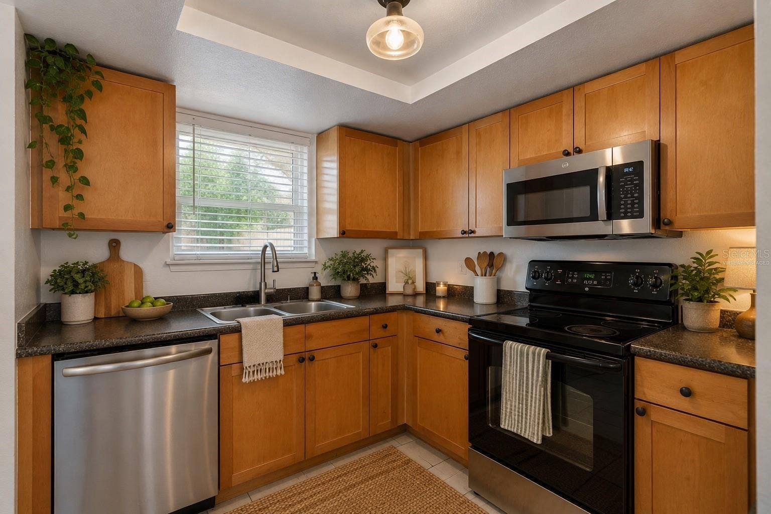 193 LEWFIELD CIRCLE, Winter Park, FL 32792 Virtually Staged Kitchen