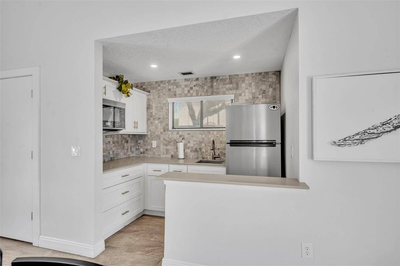 300 CAROLINA AVENUE, #402C, Winter Park, FL 32789 The community clubhouse also offers a kitchen for gatherings.