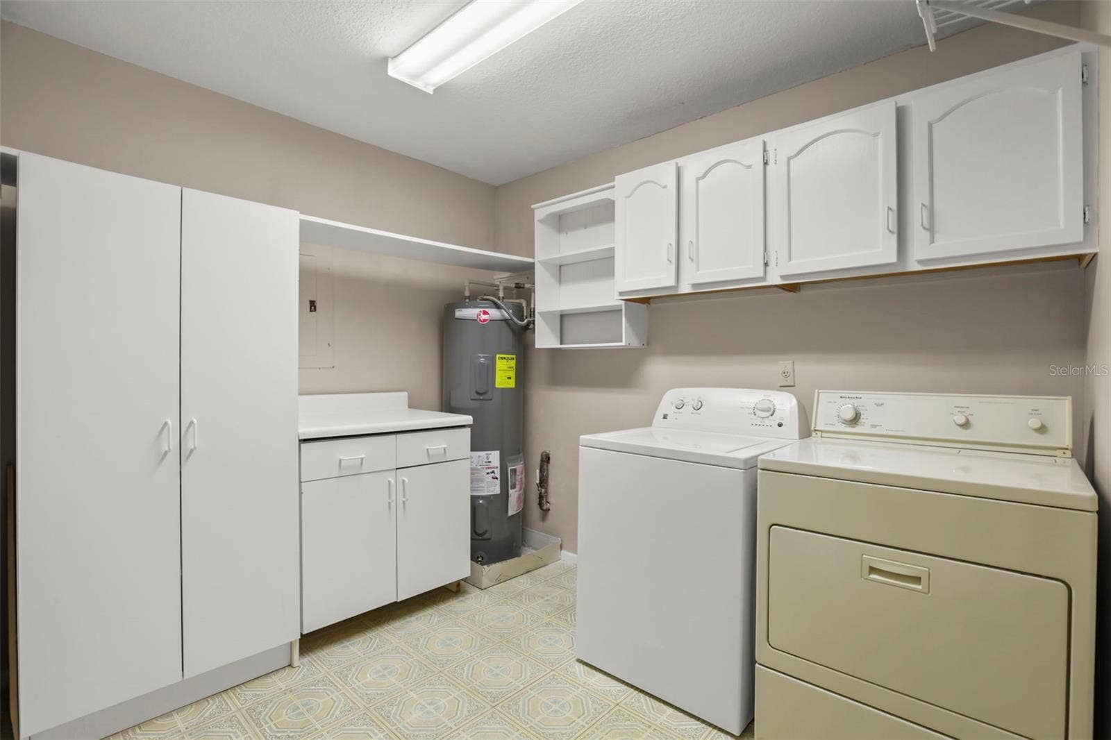 300 CAROLINA AVENUE, #402C, Winter Park, FL 32789 This condo boasts an IN UNIT laundry room with phenomenal storage above the washer and dryer and additional cabinets and counter space adjacent.