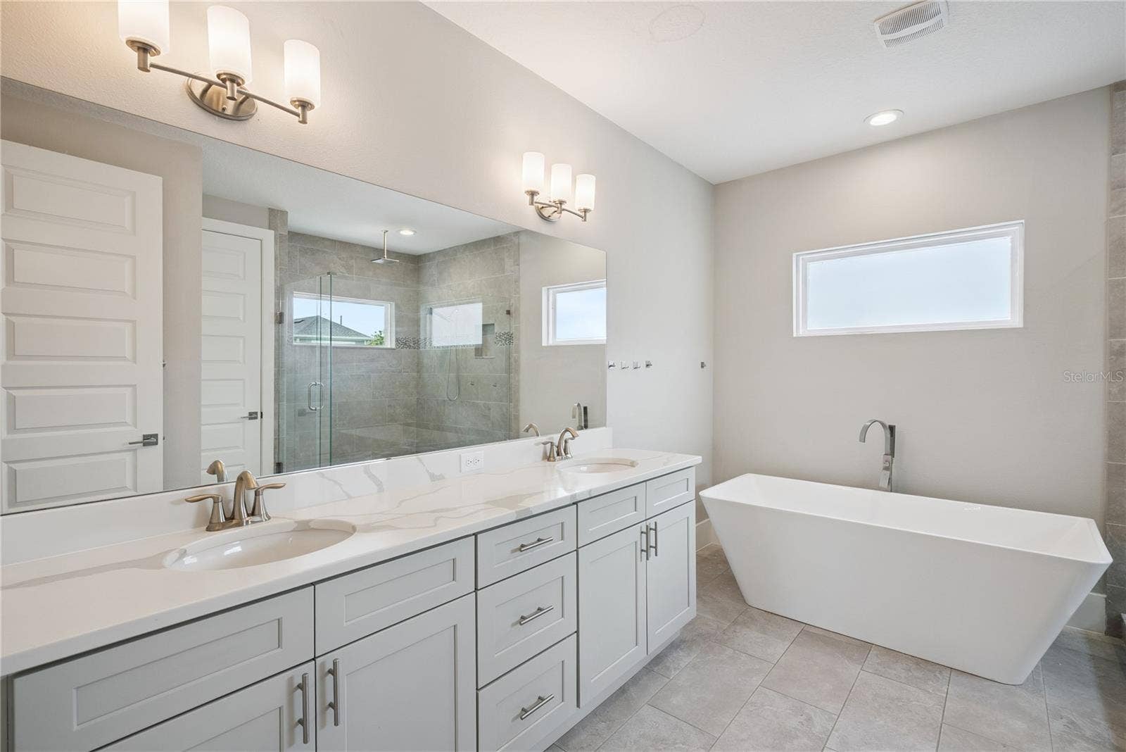 200 E GRANT STREET, Orlando, FL 32806 Bathroom