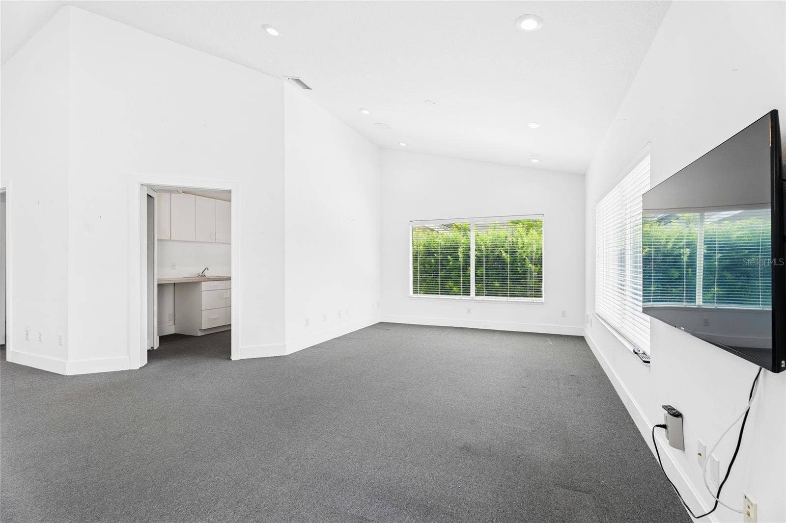 4404 SIMMONS ROAD, Orlando, FL 32812 Living Room