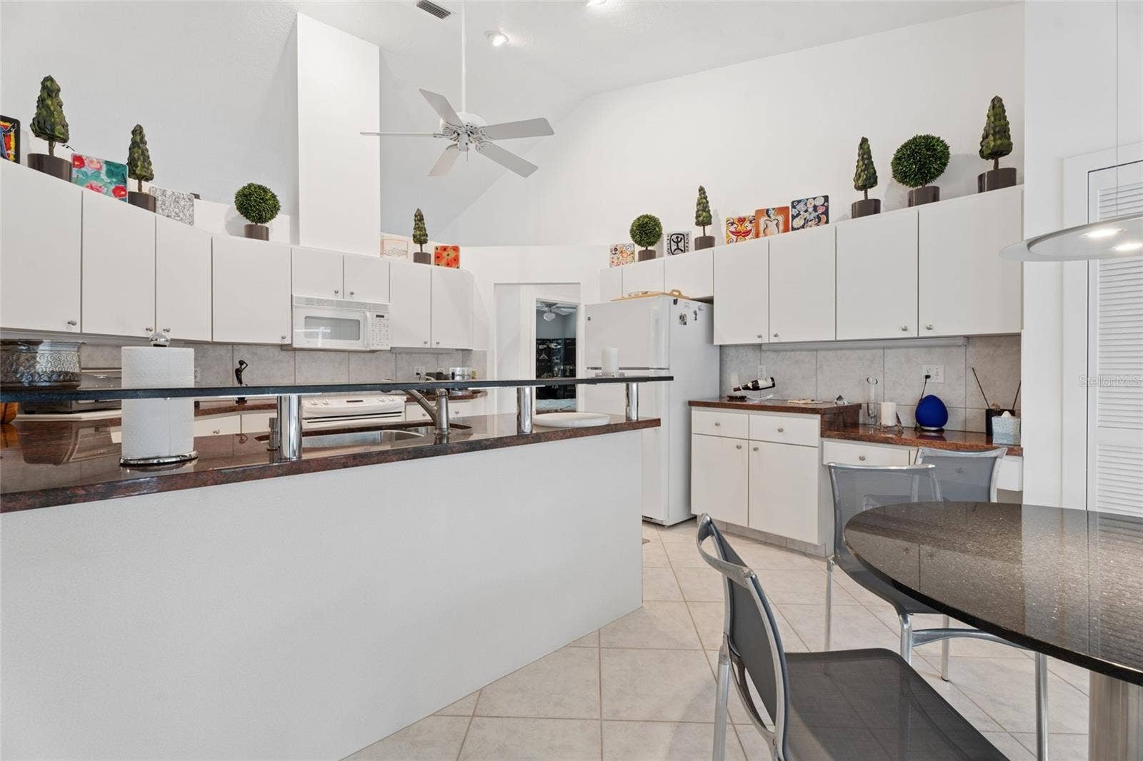 4404 SIMMONS ROAD, Orlando, FL 32812 Kitchen