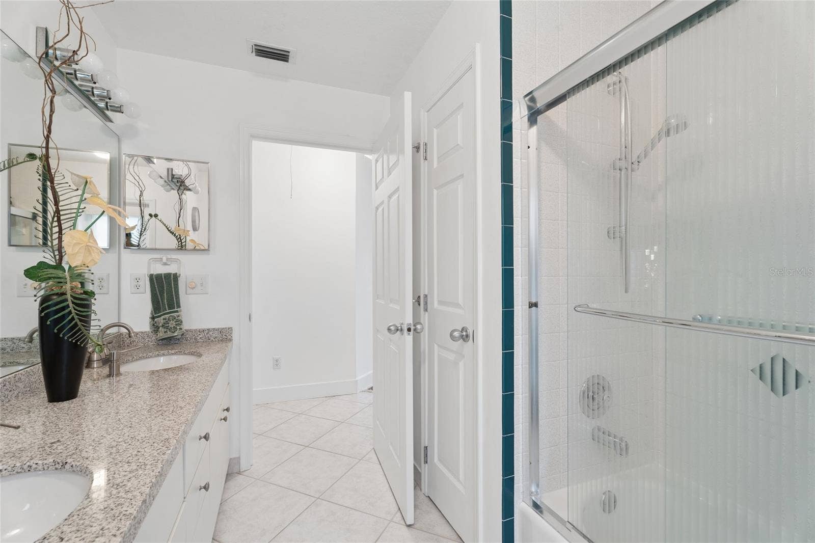 4404 SIMMONS ROAD, Orlando, FL 32812 Guest Bathroom