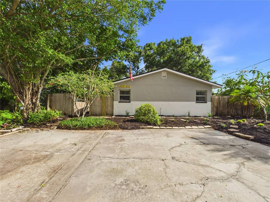 Property photo for 404 6TH AVENUE NW, Largo, FL