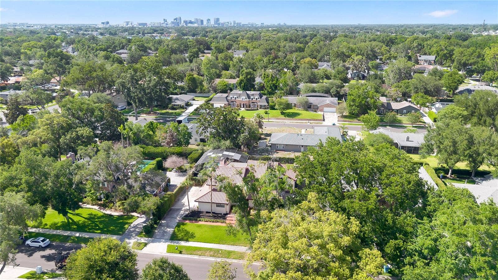 1367 CAMPBELL STREET, Orlando, FL 32806 Downtown is minutes away.