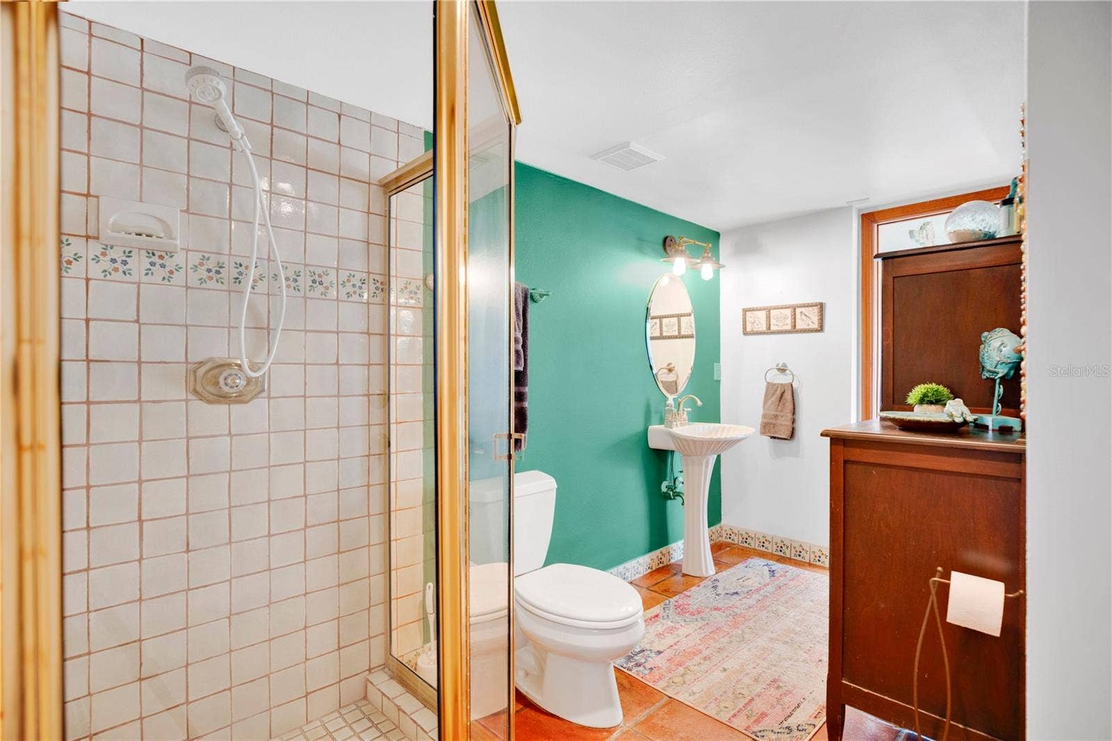 1367 CAMPBELL STREET, Orlando, FL 32806 The full bath next to the office offers access to the kitchen as well as the outside.