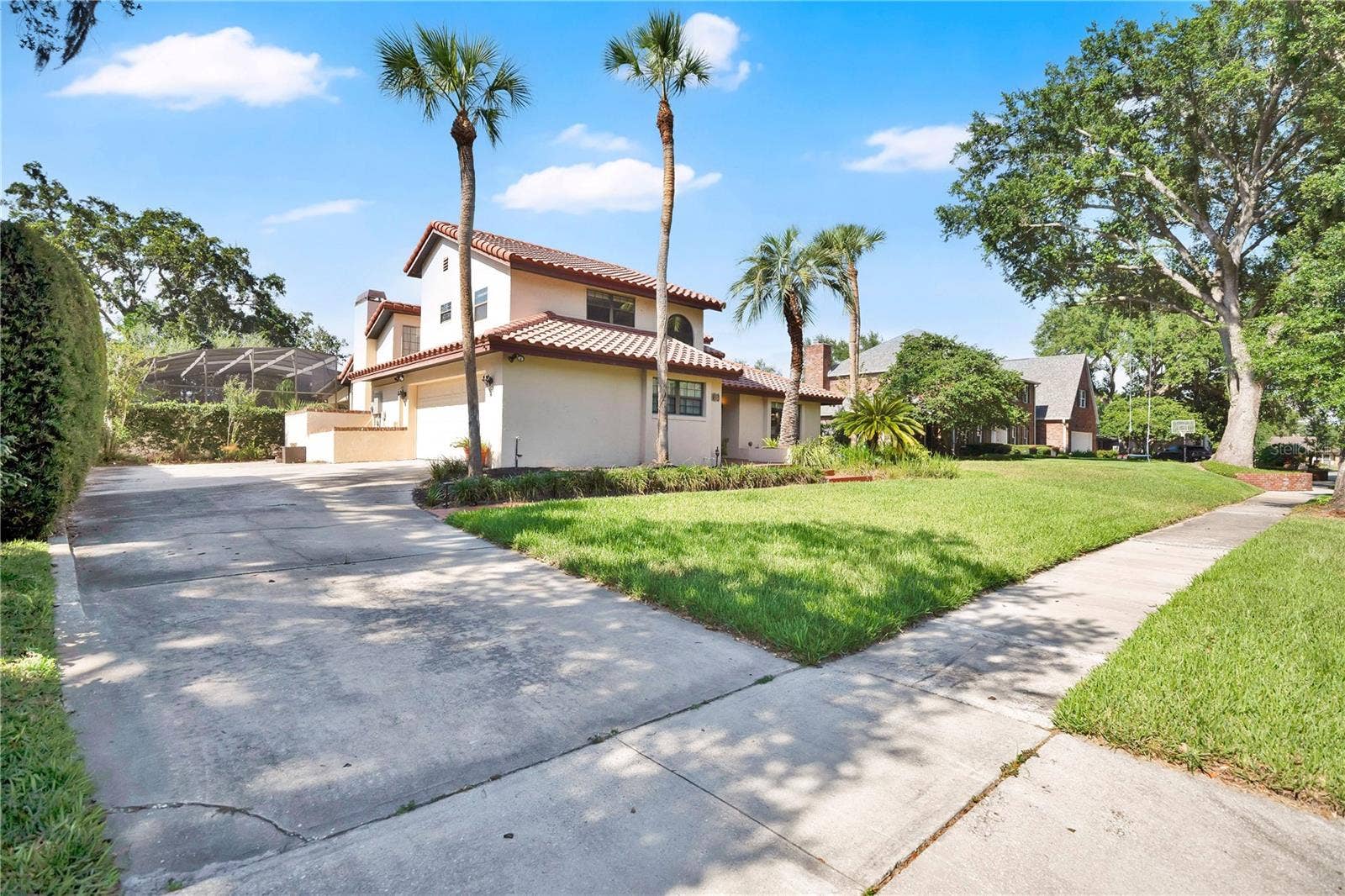1367 CAMPBELL STREET, Orlando, FL 32806 Your Orlando hacienda awaits!