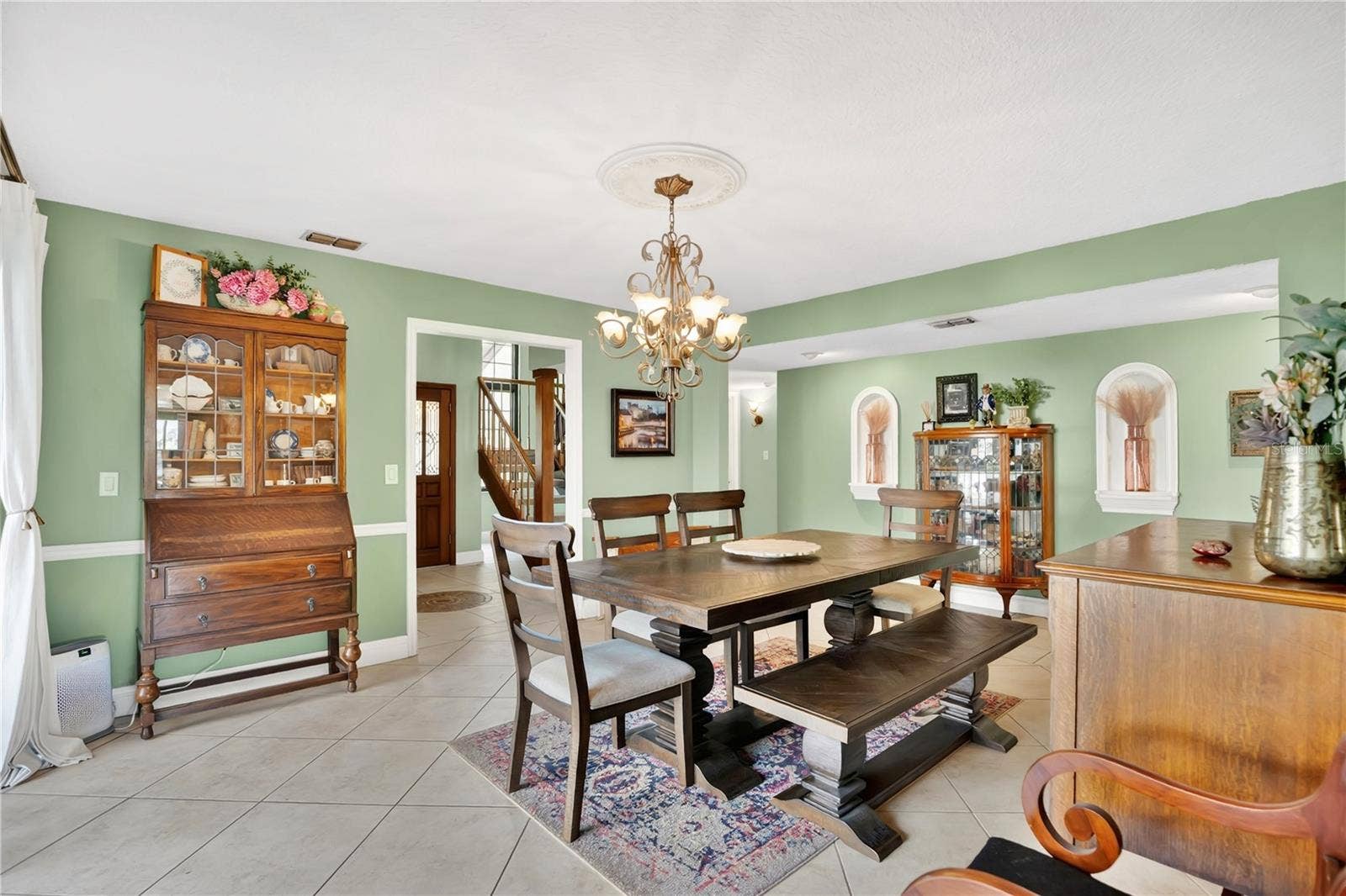 1367 CAMPBELL STREET, Orlando, FL 32806 Made for family gatherings.