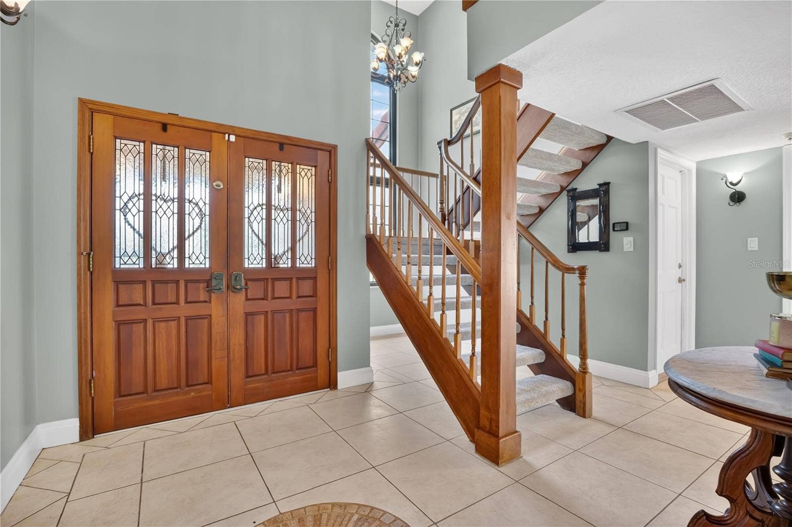 1367 CAMPBELL STREET, Orlando, FL 32806 Open and engaging from the moment you step through the front door!