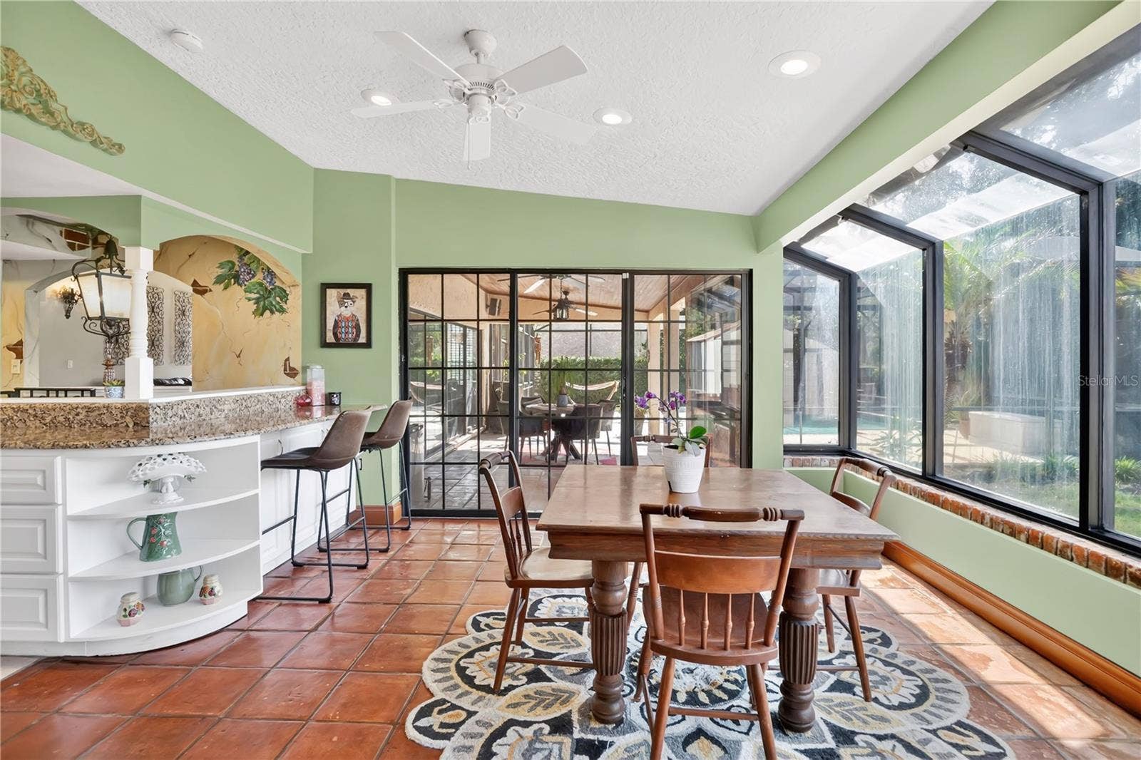 1367 CAMPBELL STREET, Orlando, FL 32806 Plenty of natural light