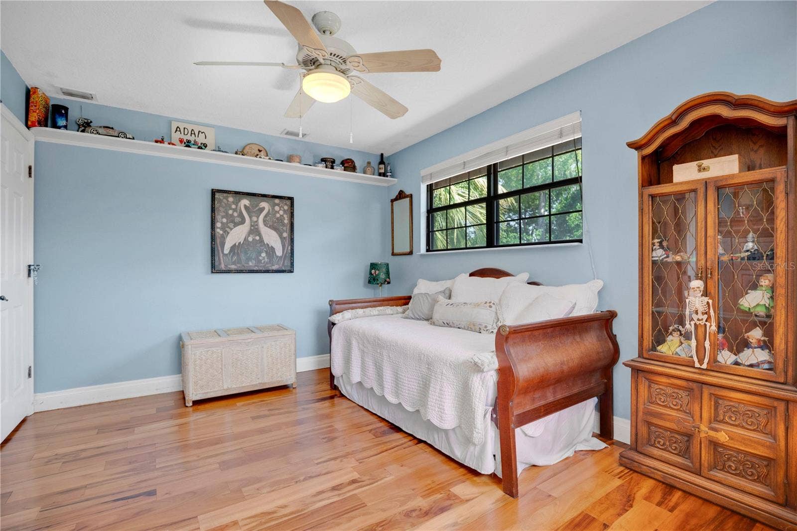 1367 CAMPBELL STREET, Orlando, FL 32806 A Jack-and-Jill bathroom sits between bedrooms three and four.