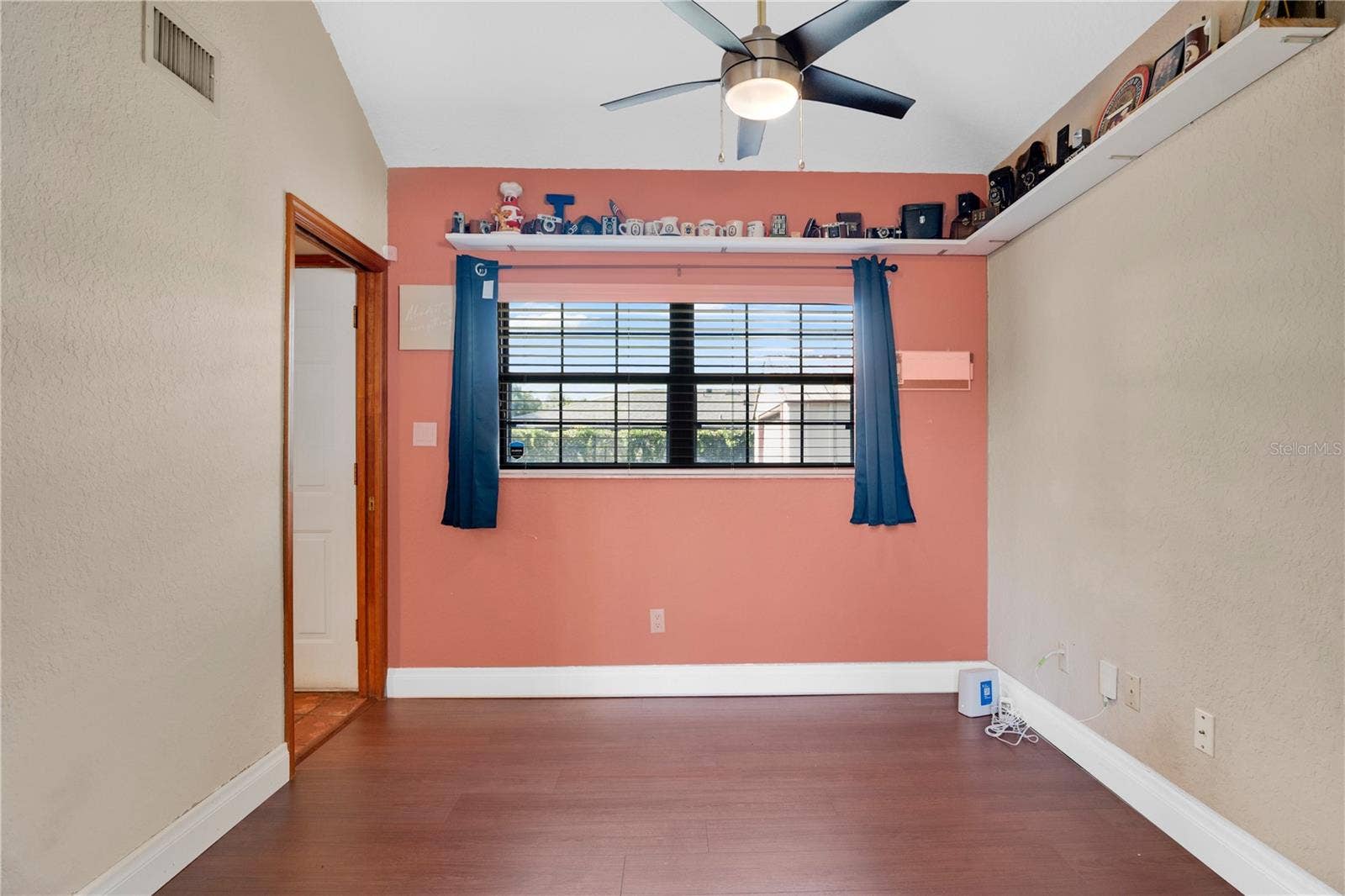 1367 CAMPBELL STREET, Orlando, FL 32806 Dedicated office space with access to the fourth full bathroom
