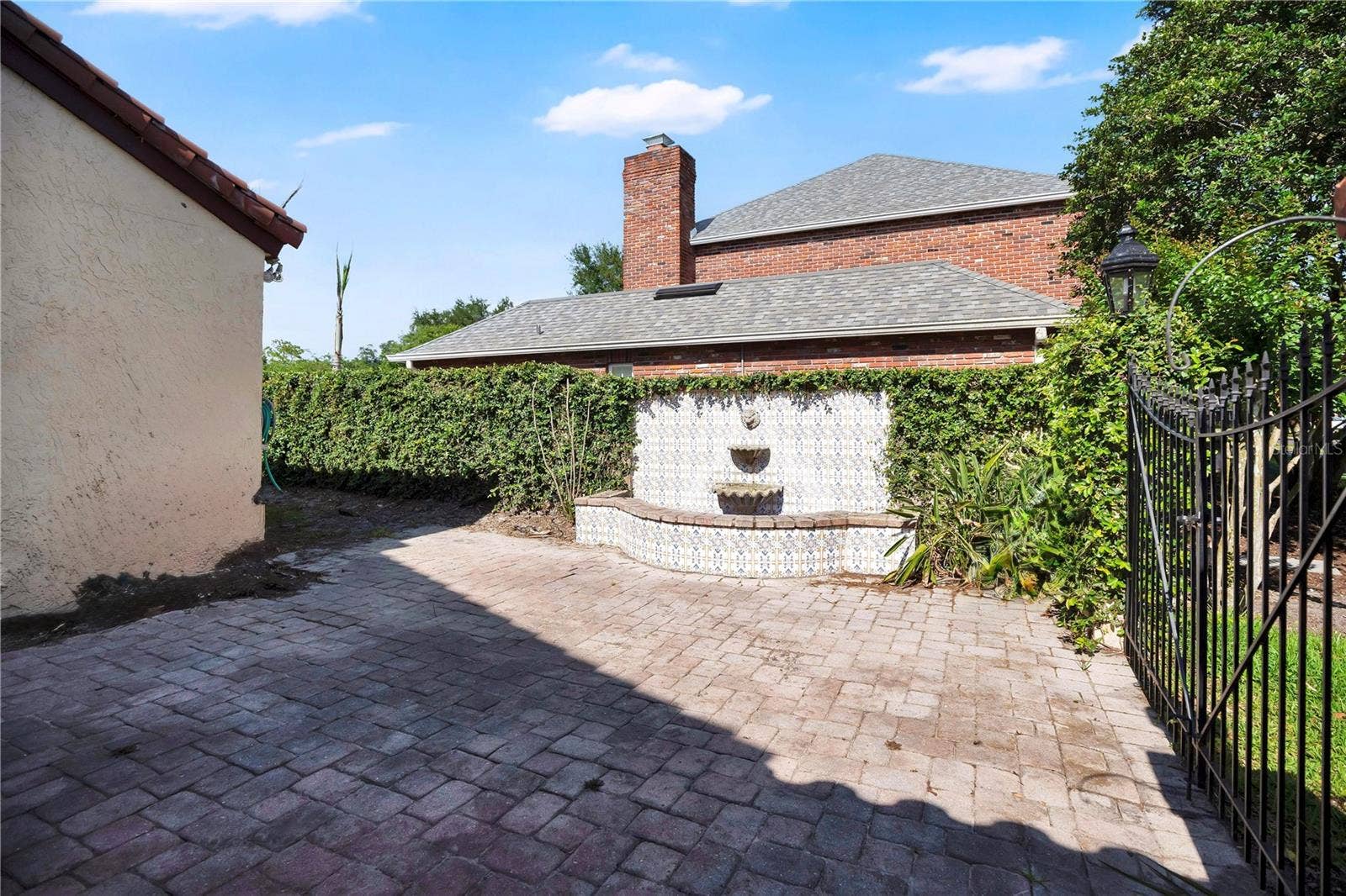 1367 CAMPBELL STREET, Orlando, FL 32806 Endless possibilities for entertaining outside
