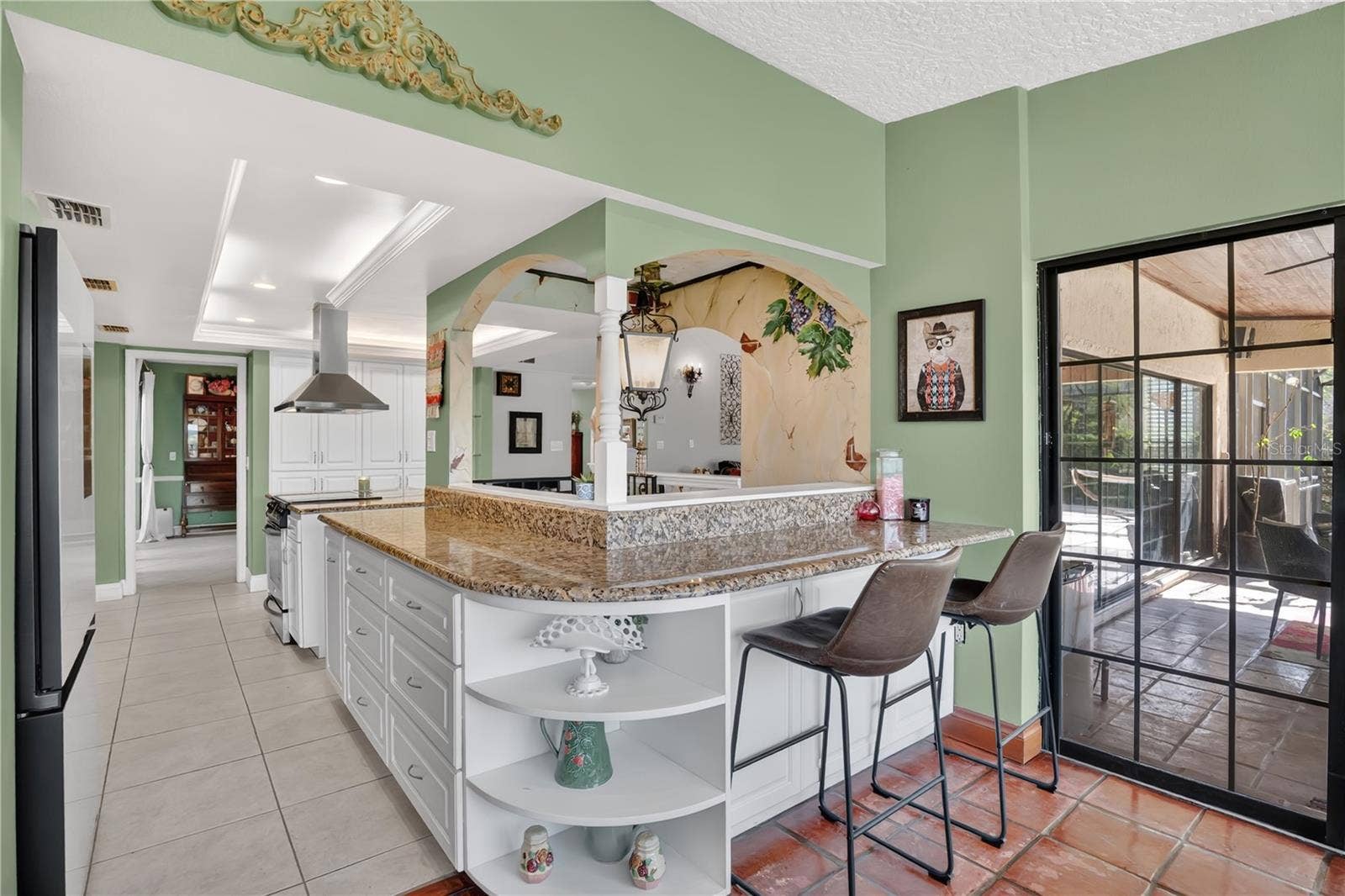 1367 CAMPBELL STREET, Orlando, FL 32806 The kitchen and dinette areas are expansive