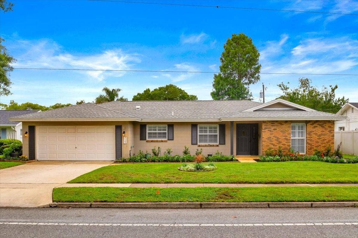 715 S RANGER BOULEVARD, Winter Park, FL 32792 Street to front of home.