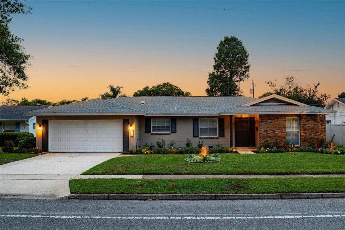 715 S RANGER BOULEVARD, Winter Park, FL 32792 Front of home at twilight.