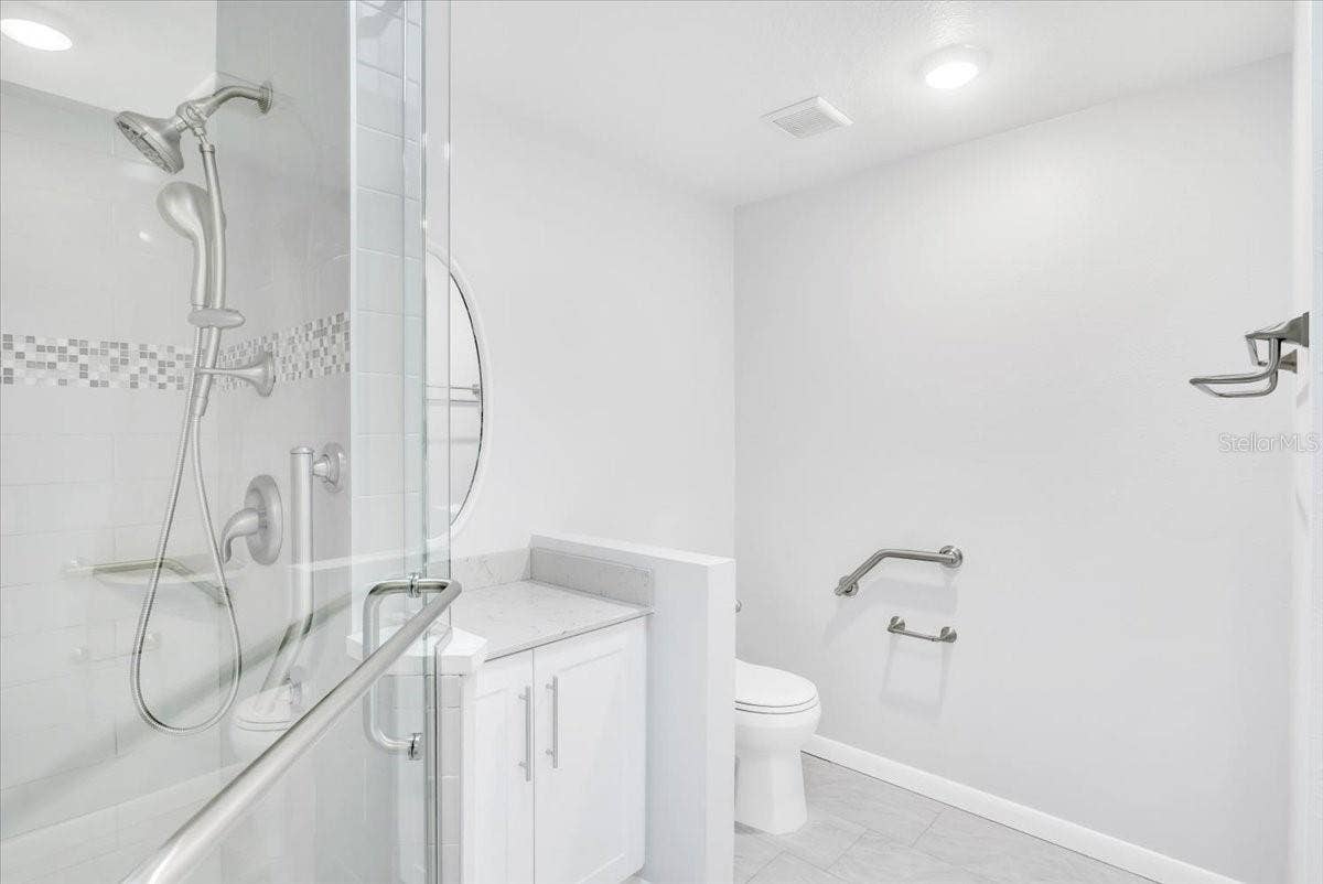715 S RANGER BOULEVARD, Winter Park, FL 32792 Primary suite bathroom.