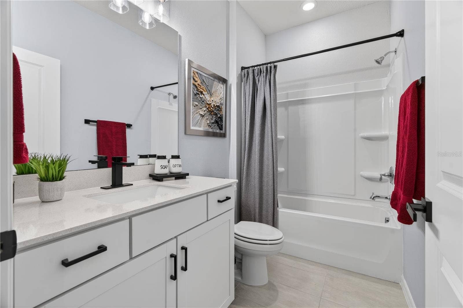 7239 IVY TENDRIL AVENUE, Orlando, FL 32829 GUEST BATHROOM