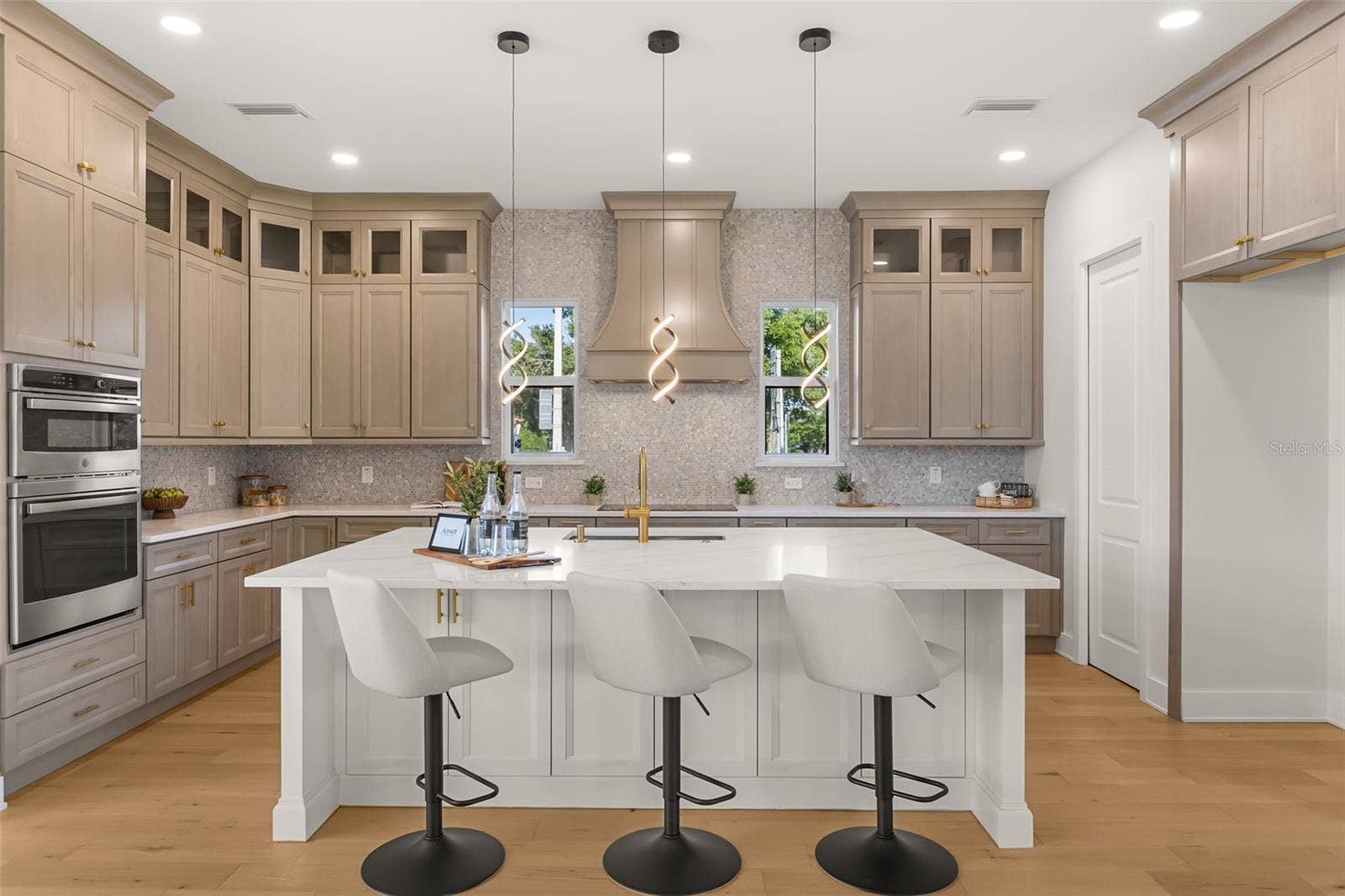 4401 ROCKLEDGE ROAD, Orlando, FL 32807 4401 ROCKLEDGE ROAD, Orlando, FL 32807