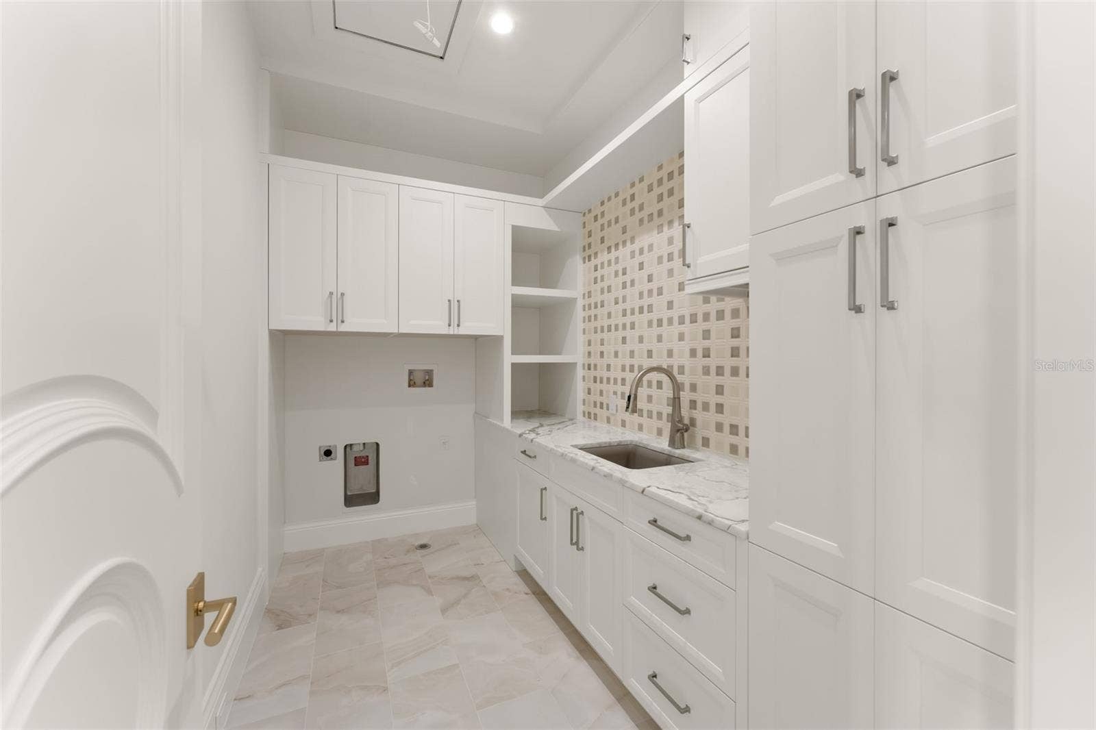 3057 PORTO LAGO COURT, Windermere, FL 34786 3057 PORTO LAGO COURT, Windermere, FL 34786