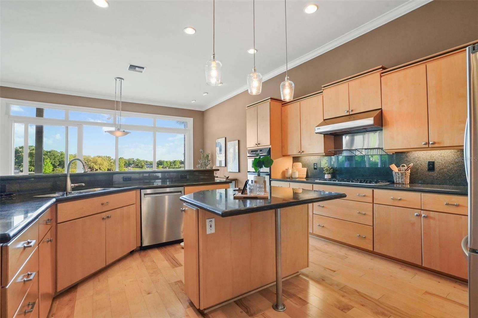 1166 N LAKE SYBELIA, Maitland, FL 32751 1166 N LAKE SYBELIA, Maitland, FL 32751