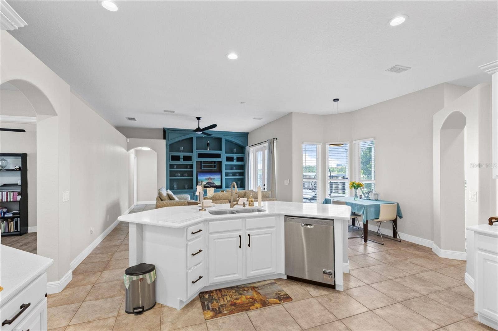 10273 COVE LAKE DRIVE, Orlando, FL 32836 Kitchen with Kitchen Nook & Family Room