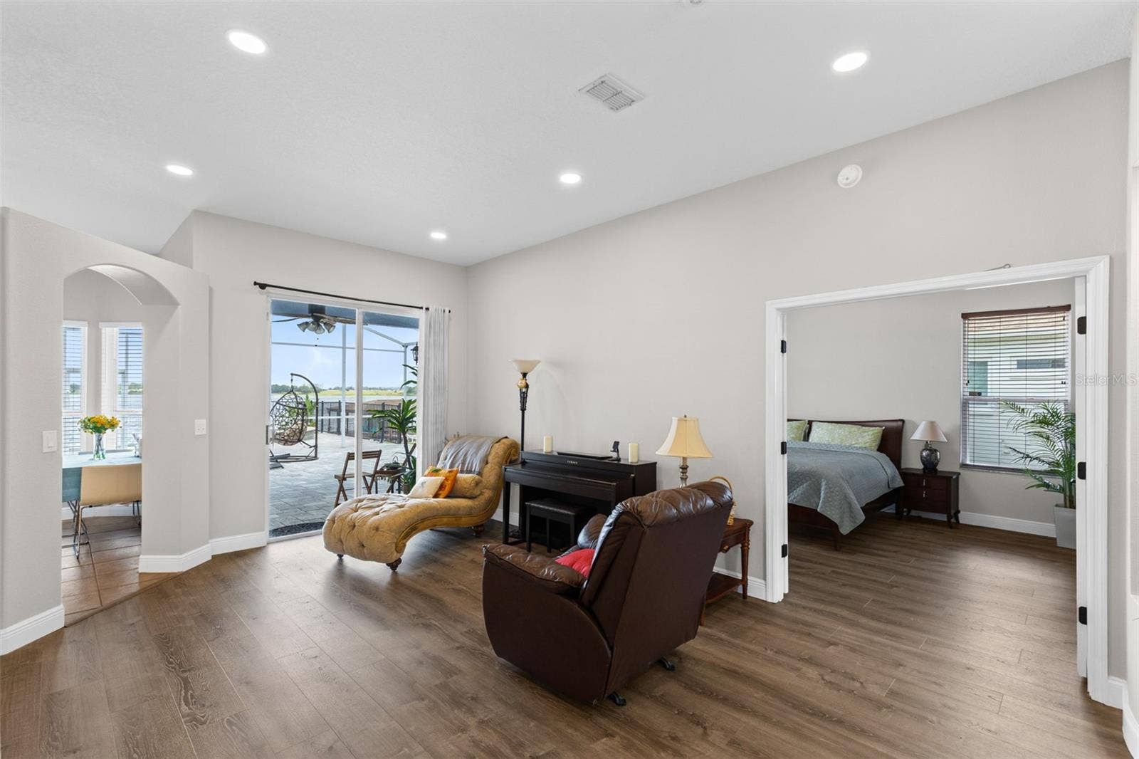 10273 COVE LAKE DRIVE, Orlando, FL 32836 Living Room with View to Master Suite & Patio