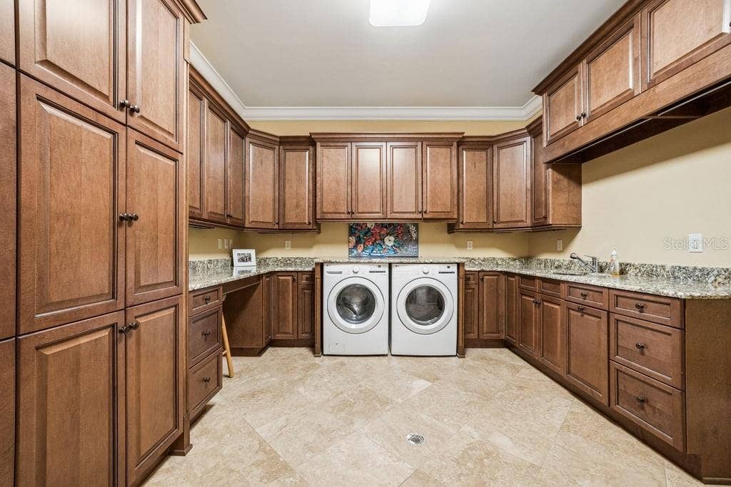 1571 WOODLAND AVENUE, Winter Park, FL 32789 Main laundry room
