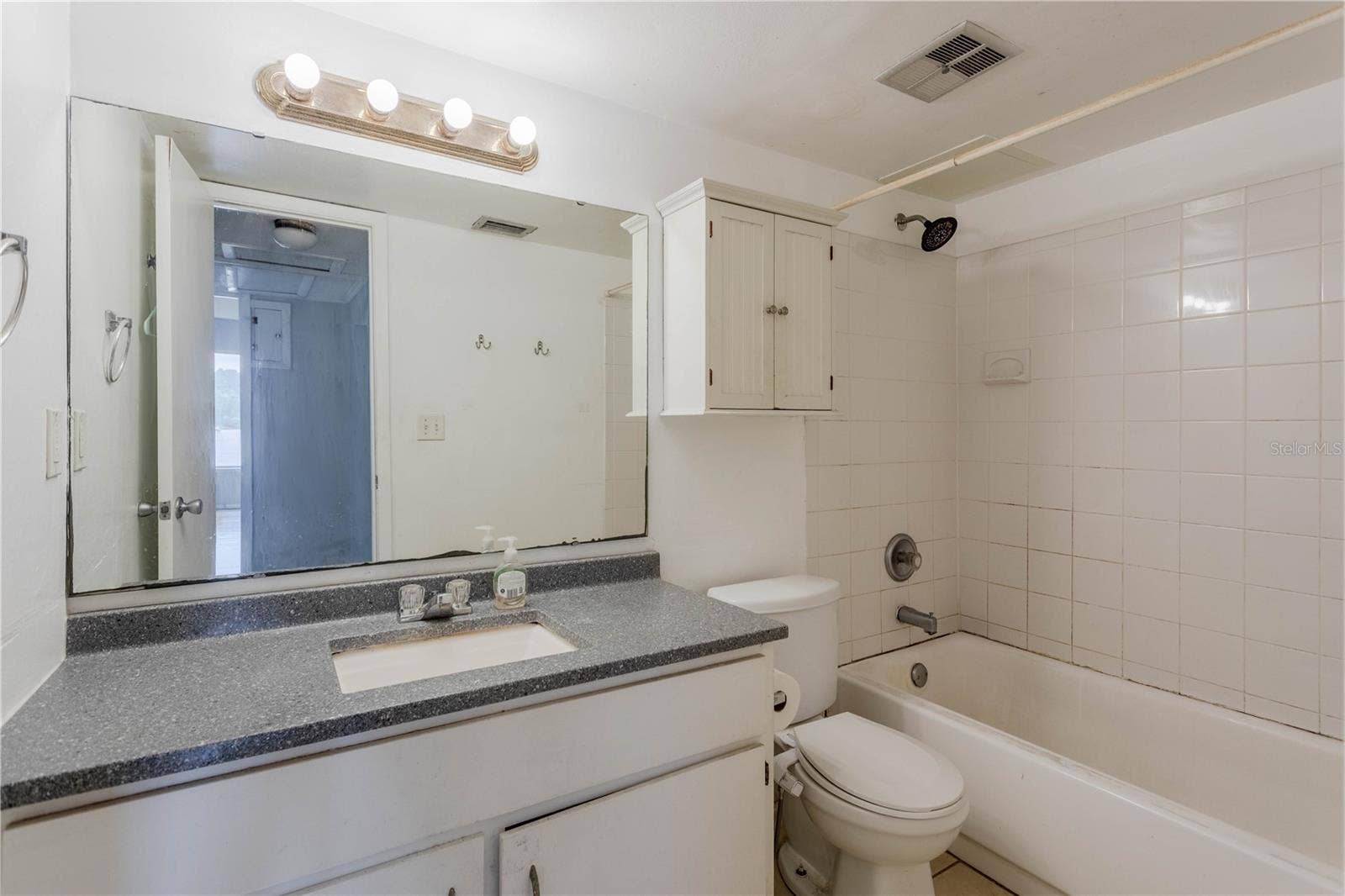 Large Full Bathroom
