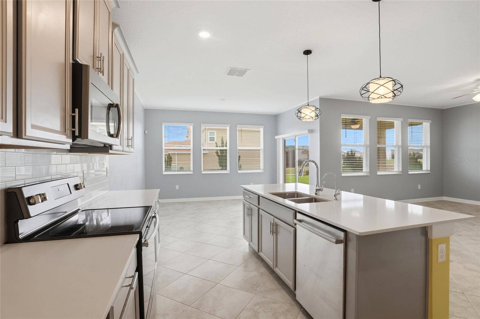 8700 PACIFIC DUNES DRIVE, Davenport, FL 33896 8700 PACIFIC DUNES DRIVE, Davenport, FL 33896