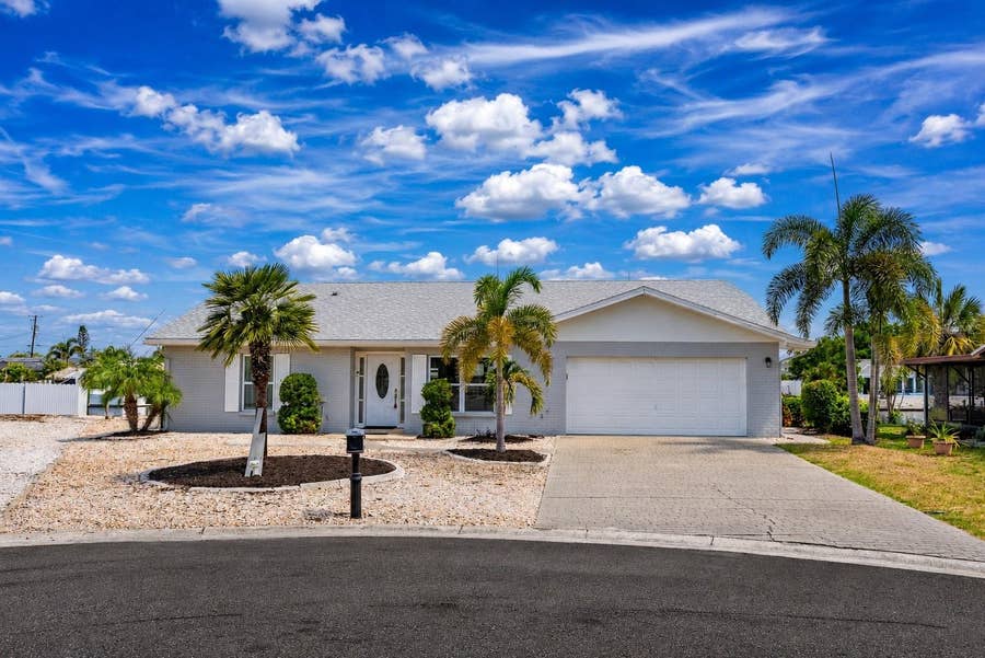Property photo for 805 LEISEY CIRCLE, Ruskin, FL