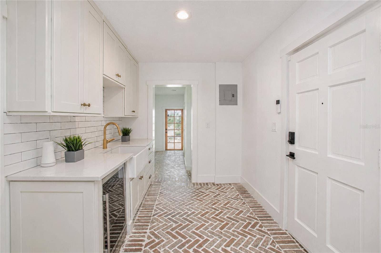 20 E DIVISION STREET, Winter Garden, FL 34787 20 E DIVISION STREET, Winter Garden, FL 34787