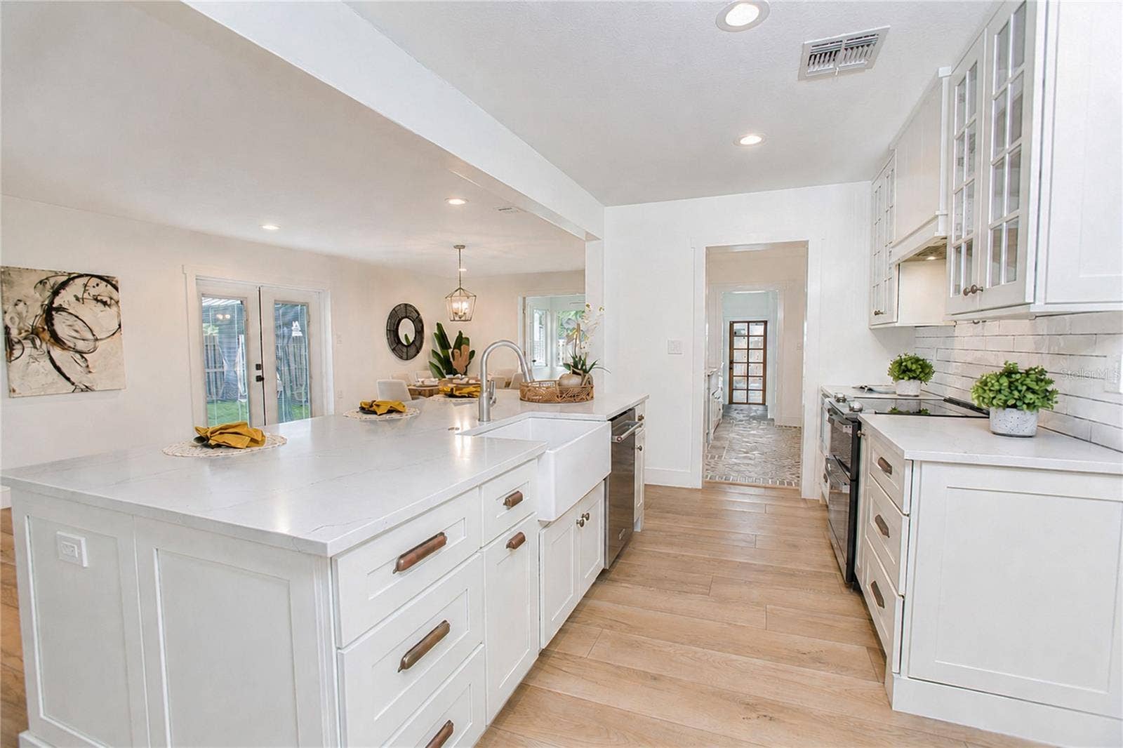 20 E DIVISION STREET, Winter Garden, FL 34787 20 E DIVISION STREET, Winter Garden, FL 34787