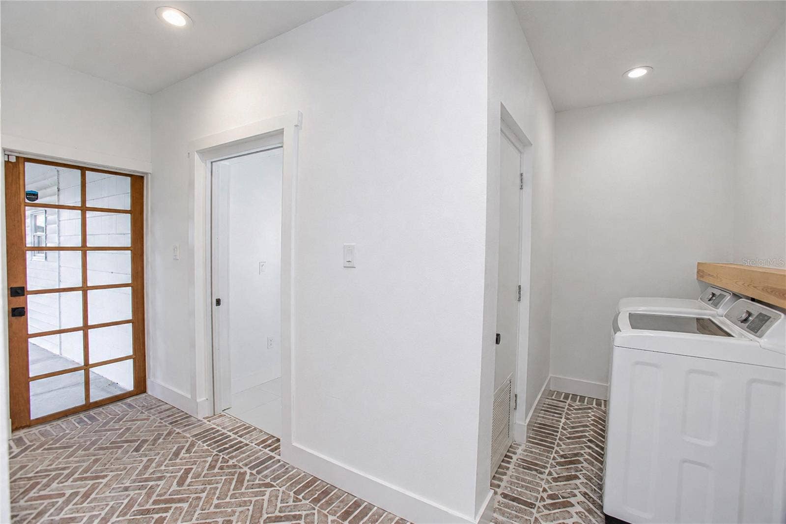 20 E DIVISION STREET, Winter Garden, FL 34787 20 E DIVISION STREET, Winter Garden, FL 34787