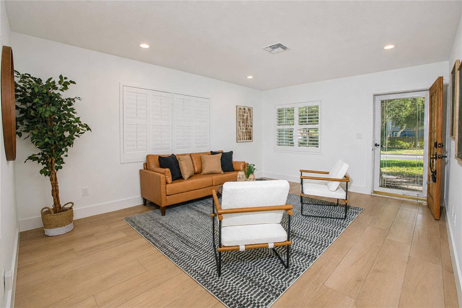 20 E DIVISION STREET, Winter Garden, FL 34787 20 E DIVISION STREET, Winter Garden, FL 34787