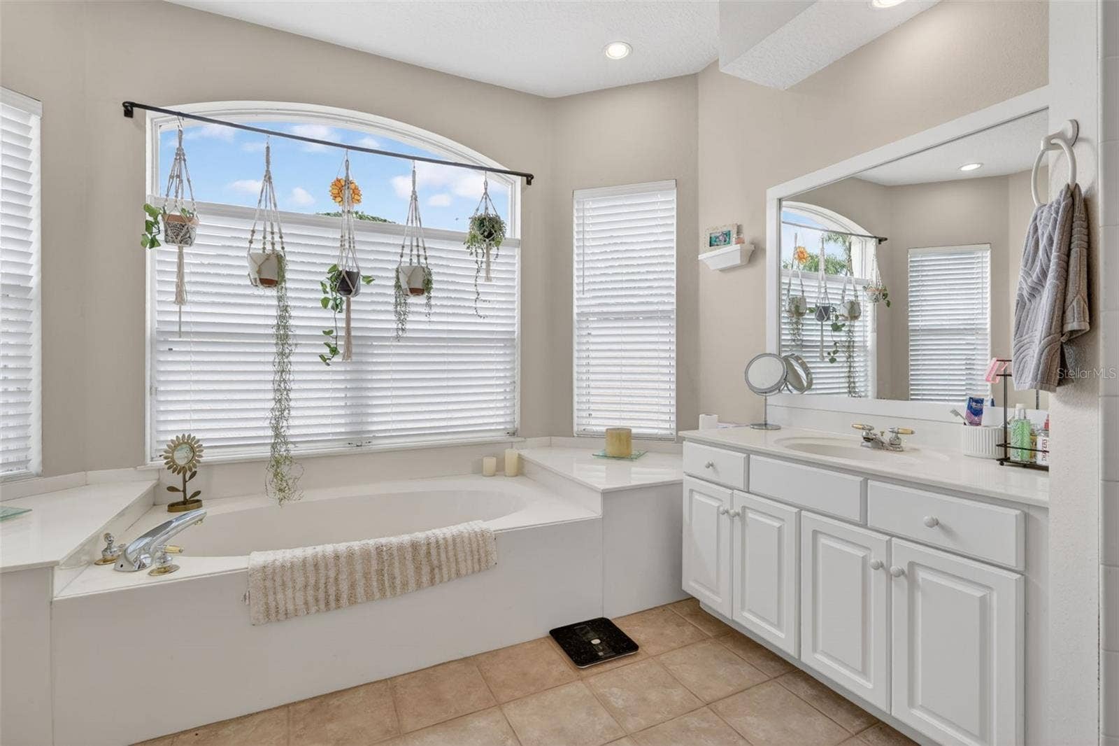 4552 LAKE CALABAY DRIVE, Orlando, FL 32837 4552 LAKE CALABAY DRIVE, Orlando, FL 32837