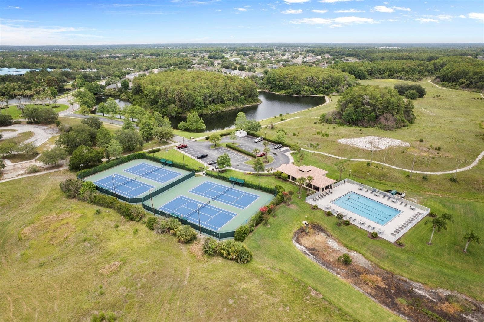 526 FITZWILLIAM WAY, Orlando, FL 32828 Amenities
