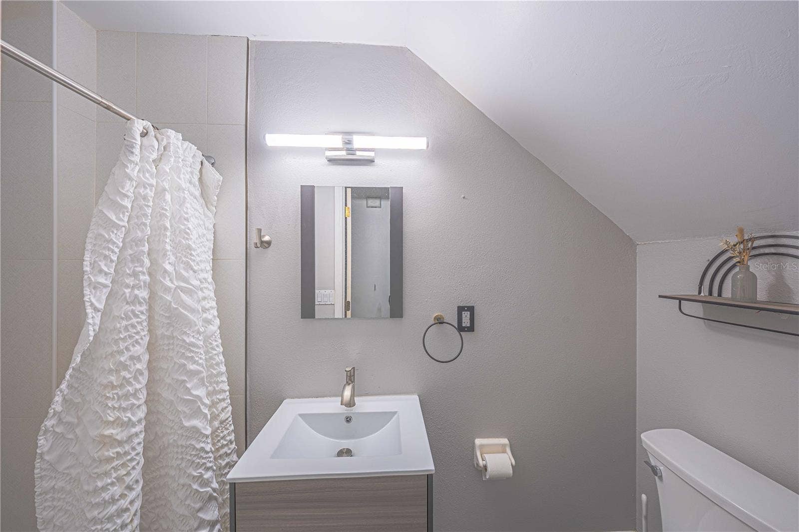 526 FITZWILLIAM WAY, Orlando, FL 32828 Bathroom 2