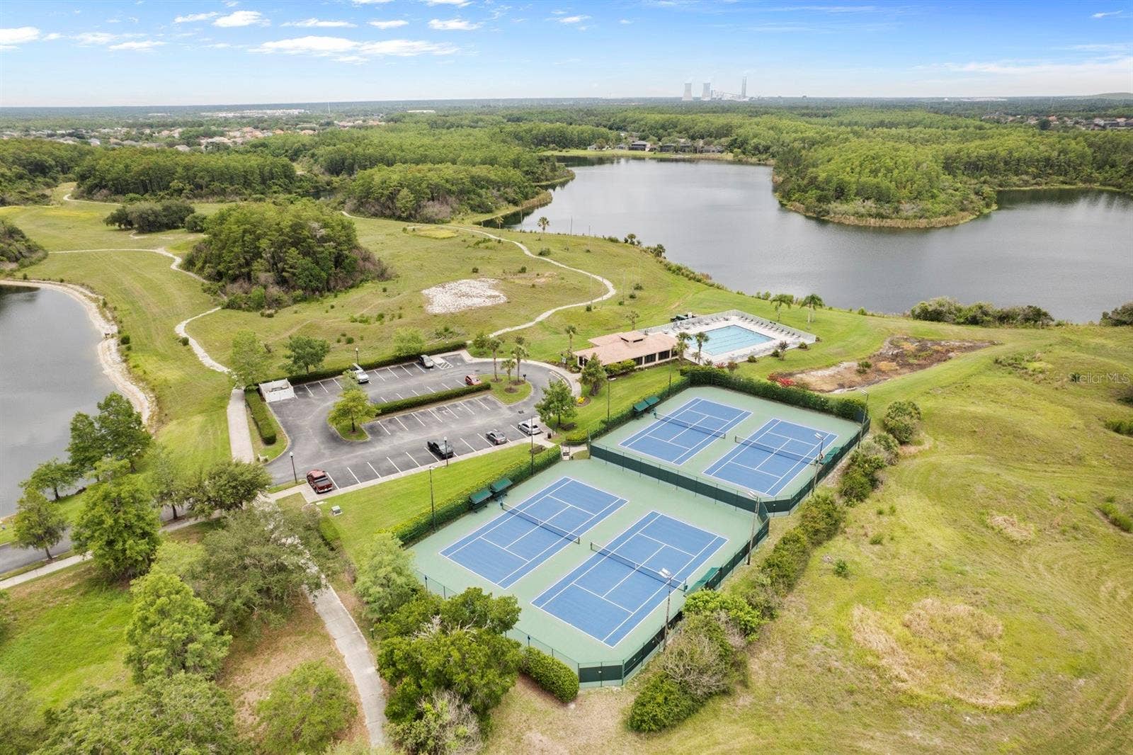 526 FITZWILLIAM WAY, Orlando, FL 32828 Amenities