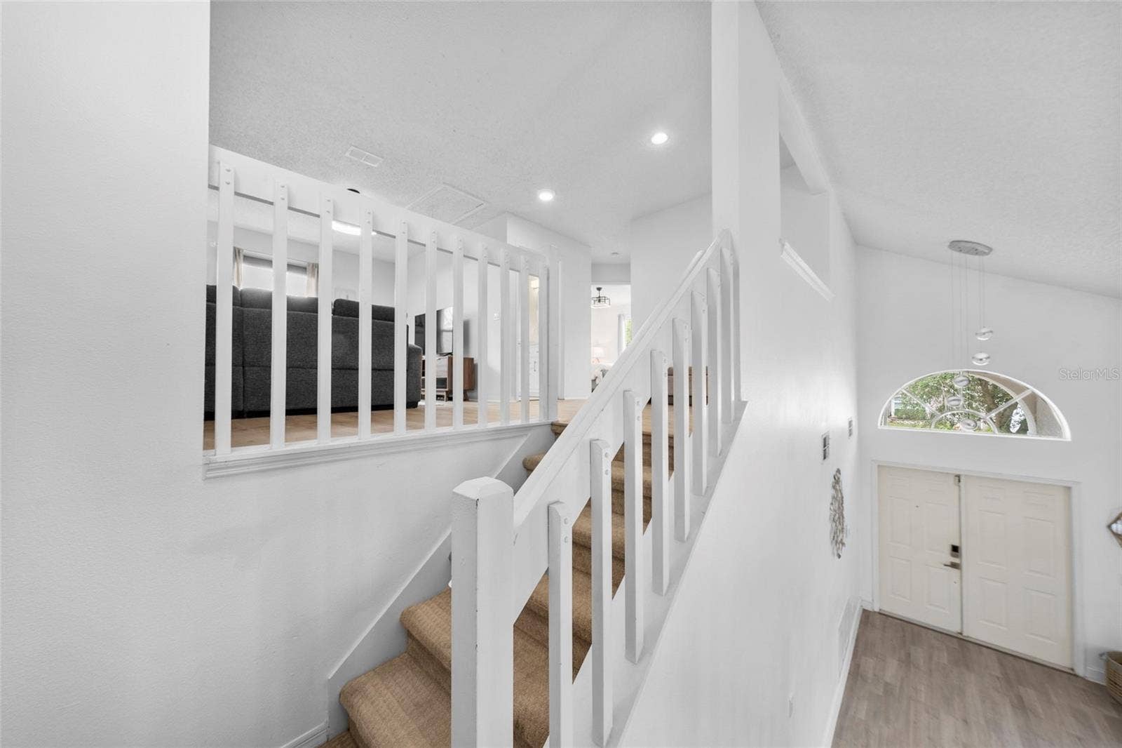 526 FITZWILLIAM WAY, Orlando, FL 32828 Staircase