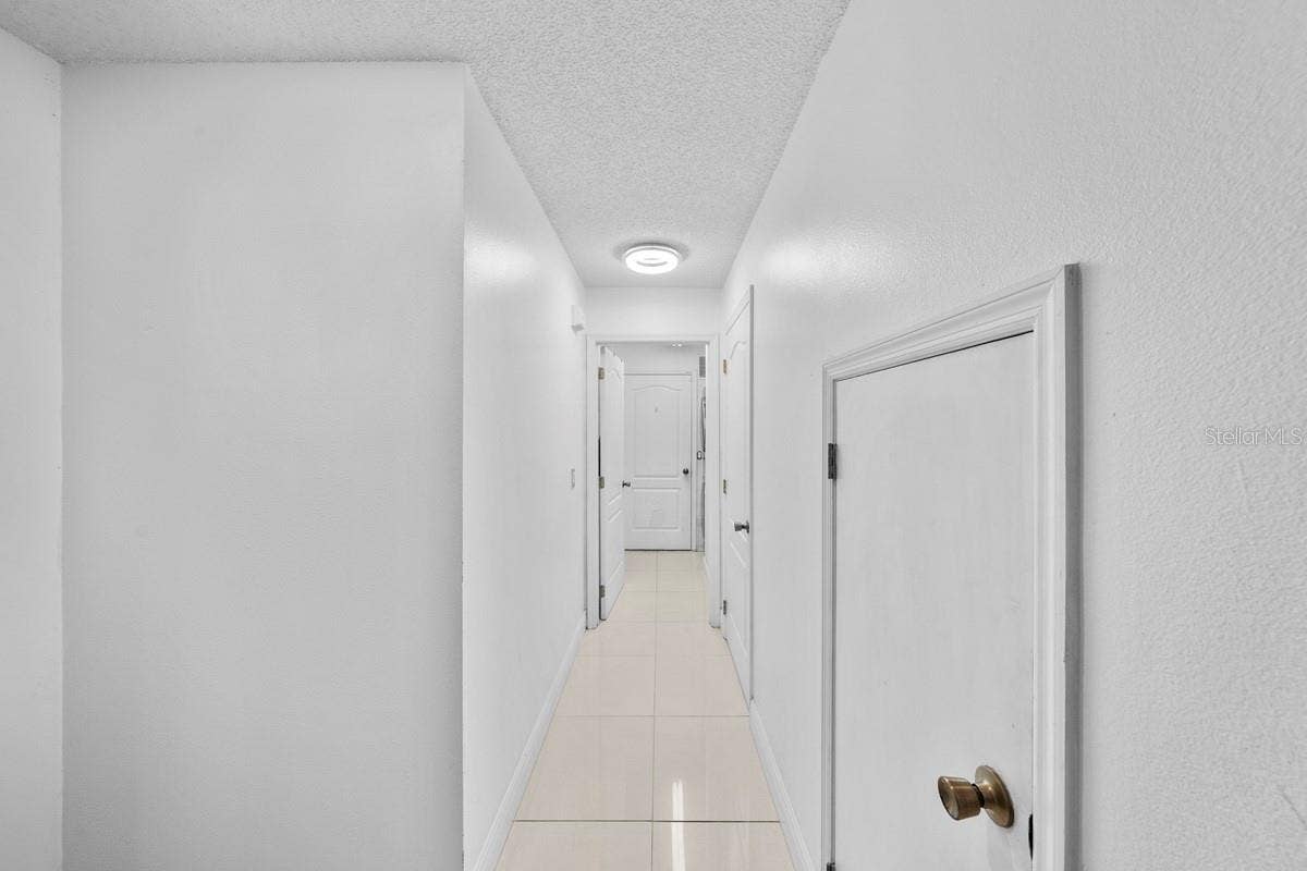526 FITZWILLIAM WAY, Orlando, FL 32828 Hallway with Bathroom 2